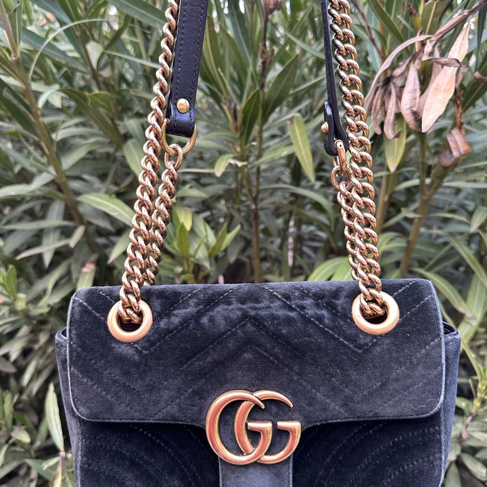 Gucci Black and Gold Shoulder Bag with Luxurious Design